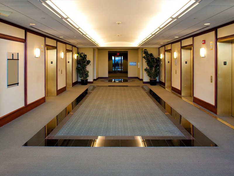 Commercial-carpet-cleaning-elevator-lobby-in-hotel2